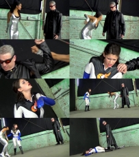 Superheroines Clash
